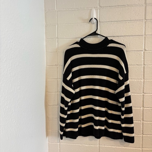 H&M black and white striped sweater - Picture 1 of 4